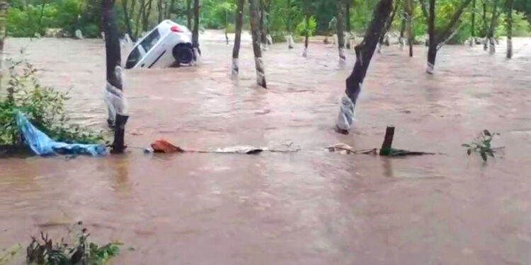 ಉಡುಪಿ: ಭಾರಿ ಮಳೆಗೆ ಕೊಚ್ಚಿ ಹೋದ ಮನೆಗಳು ಮತ್ತು ವಾಹನಗಳು. ಹೆಬ್ರಿಯಲ್ಲಿ ಮೇಘಸ್ಪೋಟಕ್ಕೆ ಜನಜೀವನ ತತ್ತರ.