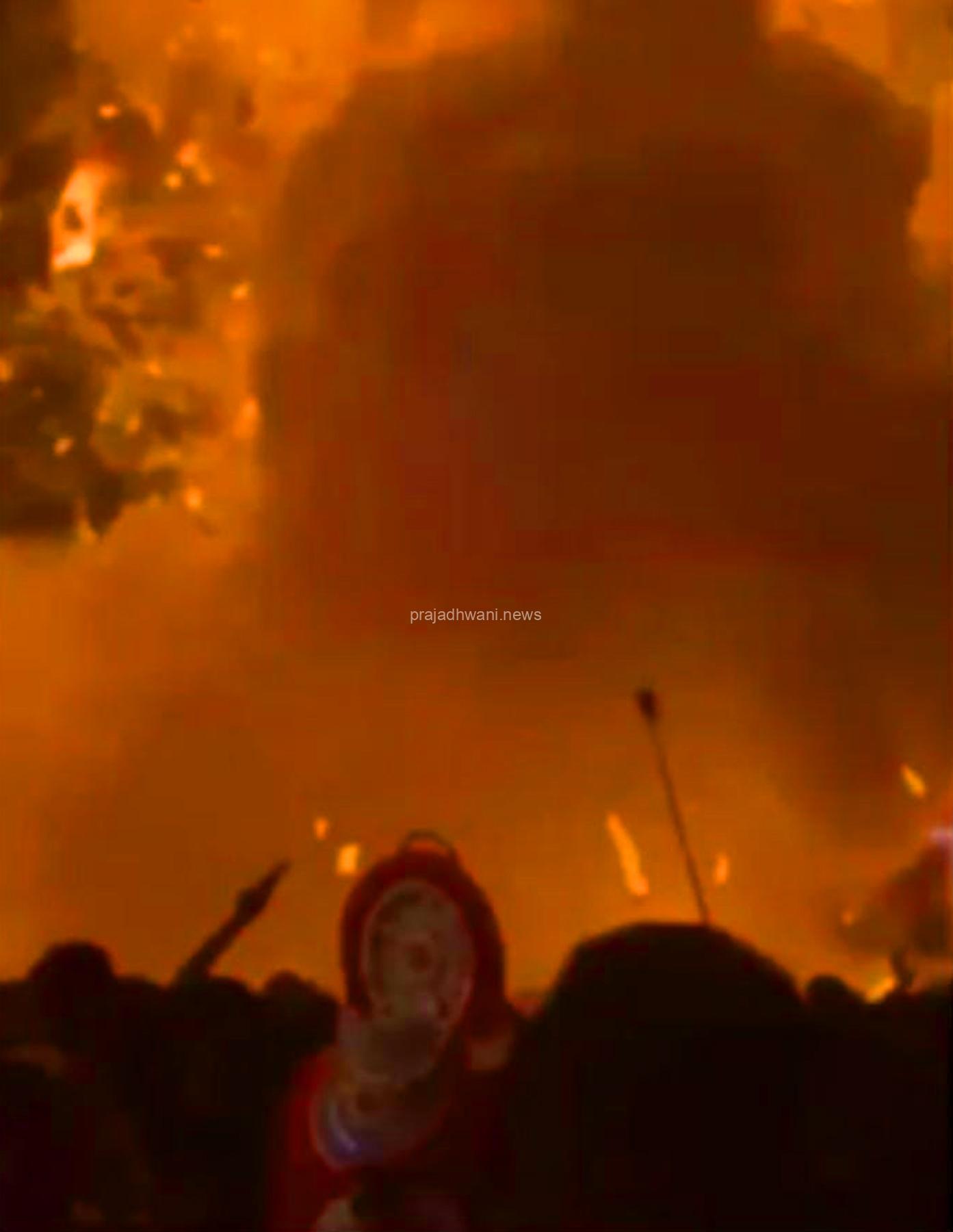 ಕಾಸರಗೋಡು : ನೀಲೇಶ್ವರ ದೈವದ ಕೋಲೊತ್ಸವದಲ್ಲಿ ಸಂಗ್ರಹದ ಪಟಾಕಿ ಸ್ಫೋಟ : ಹಲವು ಮಂದಿಗೆ ಗಾಯ.