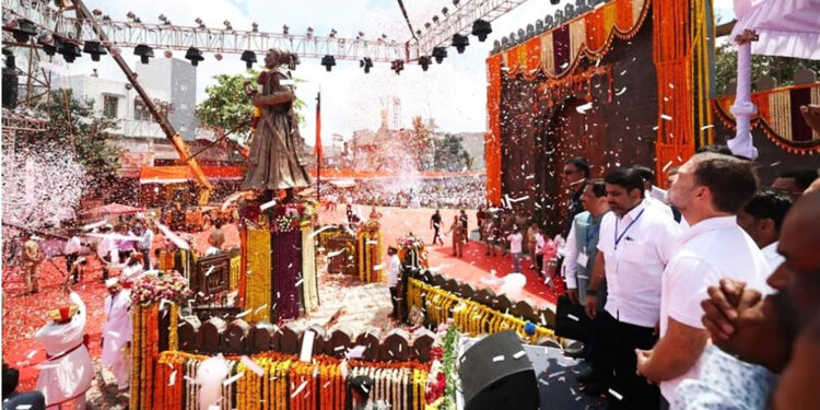 ಮಹಾರಾಷ್ಟ್ರದ ಕೊಲ್ಹಾಪುರದಲ್ಲಿ ರಾಹುಲ್ ಗಾಂಧಿಯಿಂದ ಛತ್ರಪತಿ ಶಿವಾಜಿ ಮಹಾರಾಜರ ಪ್ರತಿಮೆ ಅನಾವರಣ.