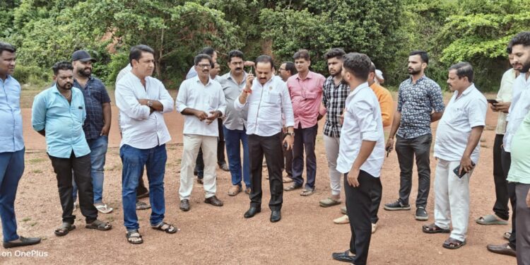 ದೀಪಾವಳಿ ಪ್ರಯುಕ್ತ ವಸ್ತ್ರ ವಿತರಣೆ ಕಾರ್ಯಕ್ರಮ ಕೊಂಬೆಟ್ಟು ಕ್ರೀಡಾಂಗಣ ವೀಕ್ಷಣೆ ಮಾಡಿದ ಶಾಸಕ ಅಶೋಕ್ ಕುಮಾರ್ ರೈ