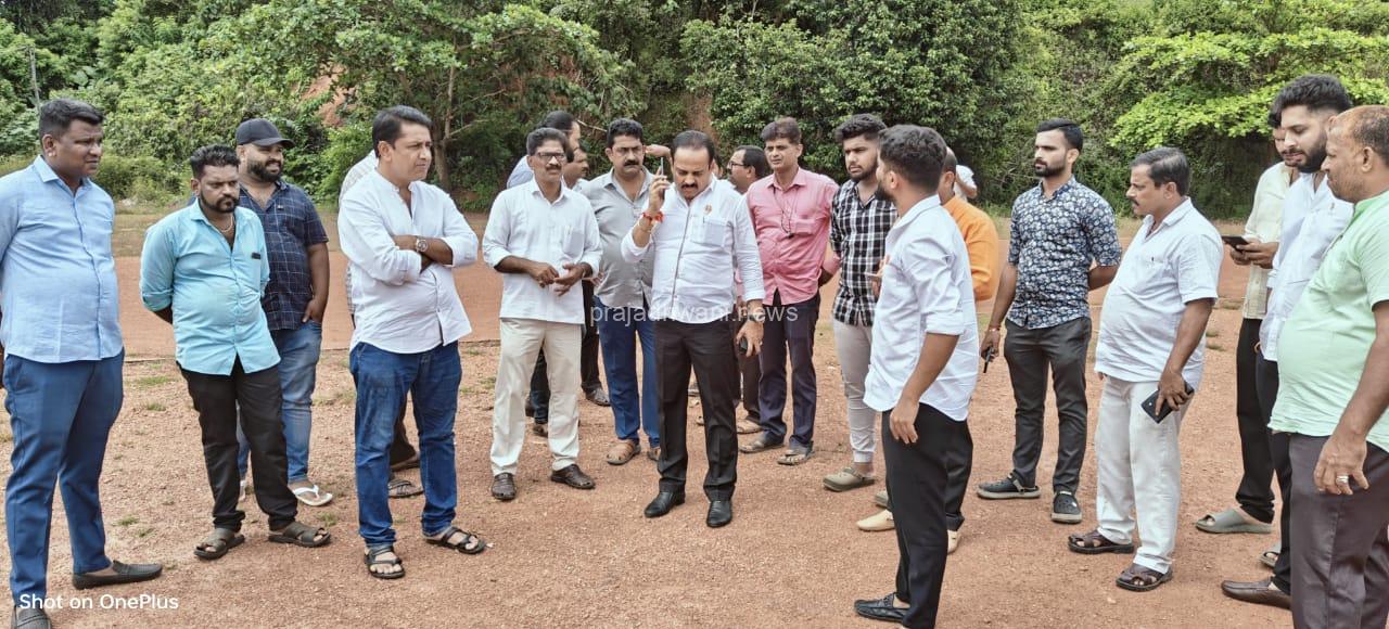 ದೀಪಾವಳಿ ಪ್ರಯುಕ್ತ ವಸ್ತ್ರ ವಿತರಣೆ ಕಾರ್ಯಕ್ರಮ ಕೊಂಬೆಟ್ಟು ಕ್ರೀಡಾಂಗಣ ವೀಕ್ಷಣೆ ಮಾಡಿದ ಶಾಸಕ ಅಶೋಕ್ ಕುಮಾರ್ ರೈ