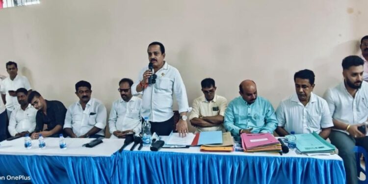 ಪುತ್ತೂರು : ರೈ ಎಸ್ಟೇಟ್ ಚಾರಿಟೇಬಲ್ ಟ್ರಸ್ಟ್ ವತಿಯಿಂದ ನ.2ರಂದು ಪ್ರತಿವರ್ಷದಂತೆ ಜರಗುವ ದೀಪಾವಳಿಯ ವಸ್ತ್ರವಿತರಣೆ ; ಶಾಸಕ ಅಶೋಕ್ ಕುಮಾರ್ ರೈ