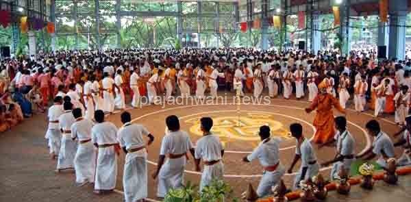 ಭಜನೆ: ಮನೆಯಲ್ಲಿ ಮನದಲ್ಲಿ ಭಗವಂತನ ಆರಾಧನೆ ಮಾಡಲು ಭಜನೆ ಯಾಕೆ ಮುಖ್ಯ.