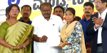 ಶಿರೂರು ಗುಡ್ಡ ಕುಸಿತ ಹೋಟೆಲ್​ ಮಾಲೀಕನ ಪುತ್ರಿಗೆ ಕೆಲಸ ಕೊಡಿಸಿದ ಕುಮಾರಸ್ವಾಮಿ