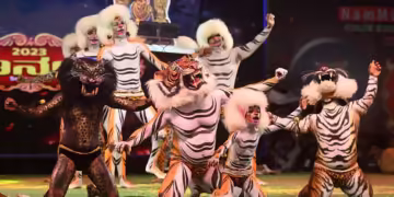 ಹುಲಿವೇಷ ತಂಡದ ಕಲಾವಿದನ ಜಂಪಿಂಗ್ ಸ್ಟಂಟ್, ವೈರಲ್ ಆದ ವಿಡಿಯೋಗೆ ಭಾರೀ ಮೆಚ್ಚುಗೆ