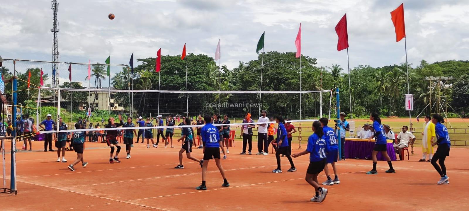 ಪುತ್ತೂರಿನ ತೆಂಕಿಲ ವಿವೇಕಾನಂದ ಅಂಗ್ಲ ಮಾದ್ಯಮ ಶಾಲೆಯ ಕ್ಯಾಂಪಸ್ ನಲ್ಲಿ ವಿದ್ಯಾಭಾರತಿ ರಾಷ್ಟ್ರೀಯ ಮಟ್ಟದ ವಾಲಿಬಾಲ್ ಪಂದ್ಯಾಟ ಆರಂಭ
