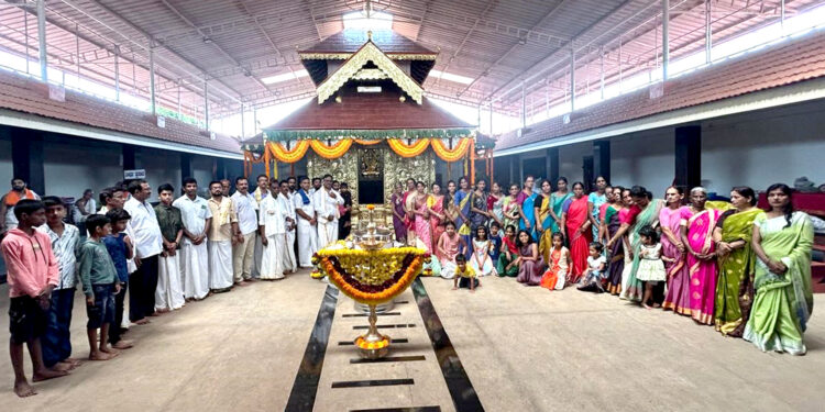 ಮಠಂತಬೆಟ್ಟು ತರವಾಡು ಕುಟುಂಬಸ್ಥರಿಂದ ಮಠಂತಬೆಟ್ಟು ಶ್ರೀ ಮಹಿಷಮರ್ದಿನಿ ದೇವಸ್ಥಾನಕ್ಕೆ ನೈವೇದ್ಯದ ಅಕ್ಕಿ ಸಮರ್ಪಣೆ