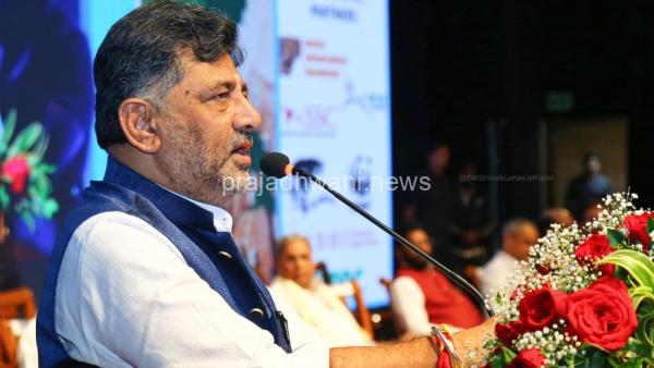 ಬೆಂಗಳೂರು: ನವೆಂಬರ್ 1 ರಂದು ಐಟಿಬಿಟಿ ಕಂಪೆನಿಗಳು, ಕಾರ್ಖಾನೆಗಳು ಕೂಡ ಕನ್ನಡ ಬಾವುಟ ಹಾರಿಸುವುದು ಕಡ್ಡಾಯ: ಡಿ ಕೆ ಶಿವಕುಮಾರ್