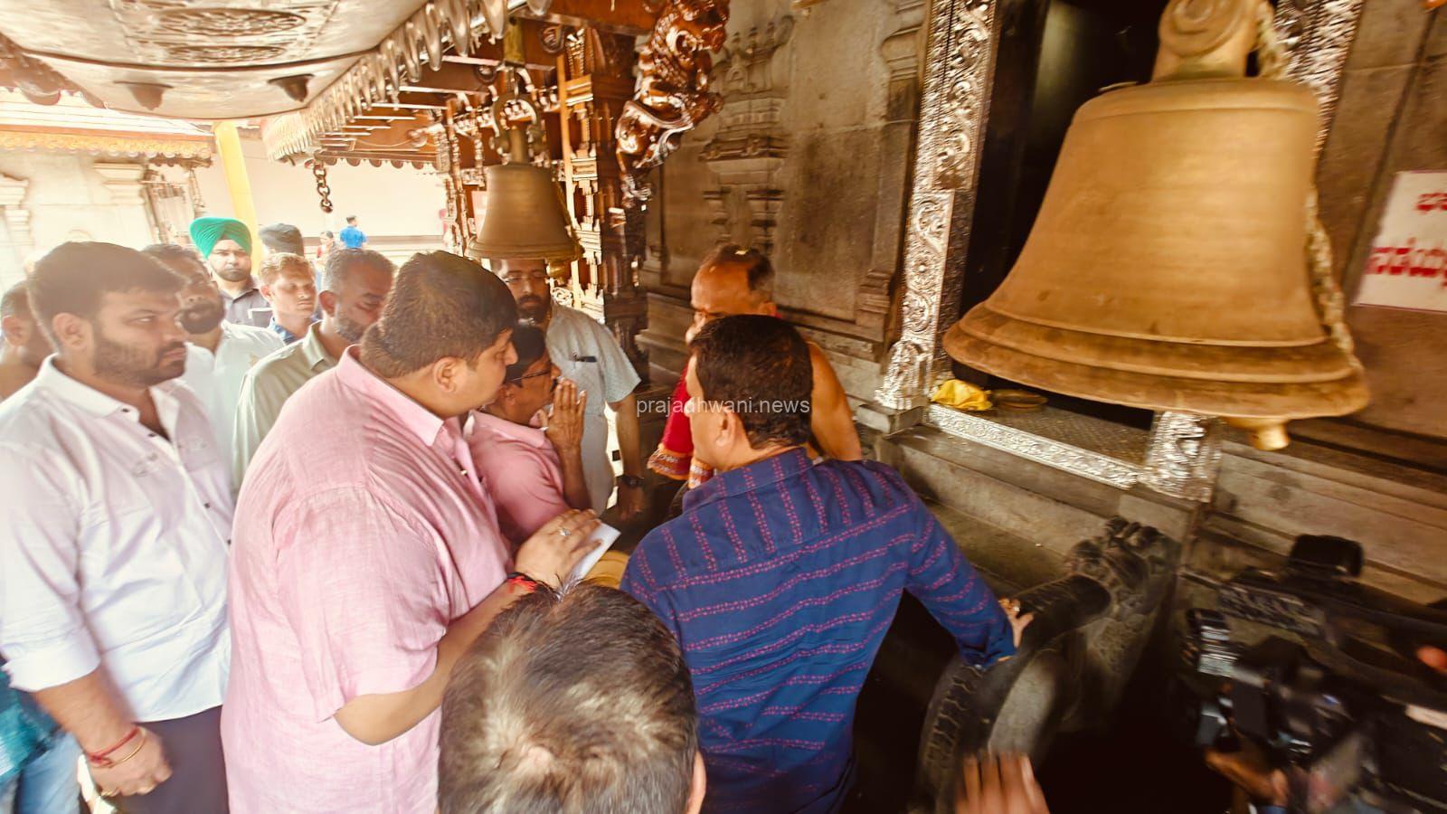 ಬೆಂಗಳೂರಿನಲ್ಲಿ ಪ್ರಥಮ ಬಾರಿಗೆ ಸೀನಿಯರ್ ’ಕುಸ್ತಿ’ ರಾಷ್ಟ್ರೀಯ ಚಾಂಪಿಯನ್ ಶಿಪ್ ಕರ್ನಾಟಕ ಕುಸ್ತಿ ಸಂಘದ ಅಧ್ಯಕ್ಷ ಬಿ. ಗುಣರಂಜನ್ ಶೆಟ್ಟಿಯವರಿಂದ ಮಹಾಲಿಂಗೇಶ್ವರ ದೇವಸ್ಥಾನದಲ್ಲಿ ವಿಶೇಷ ಪ್ರಾರ್ಥನೆ