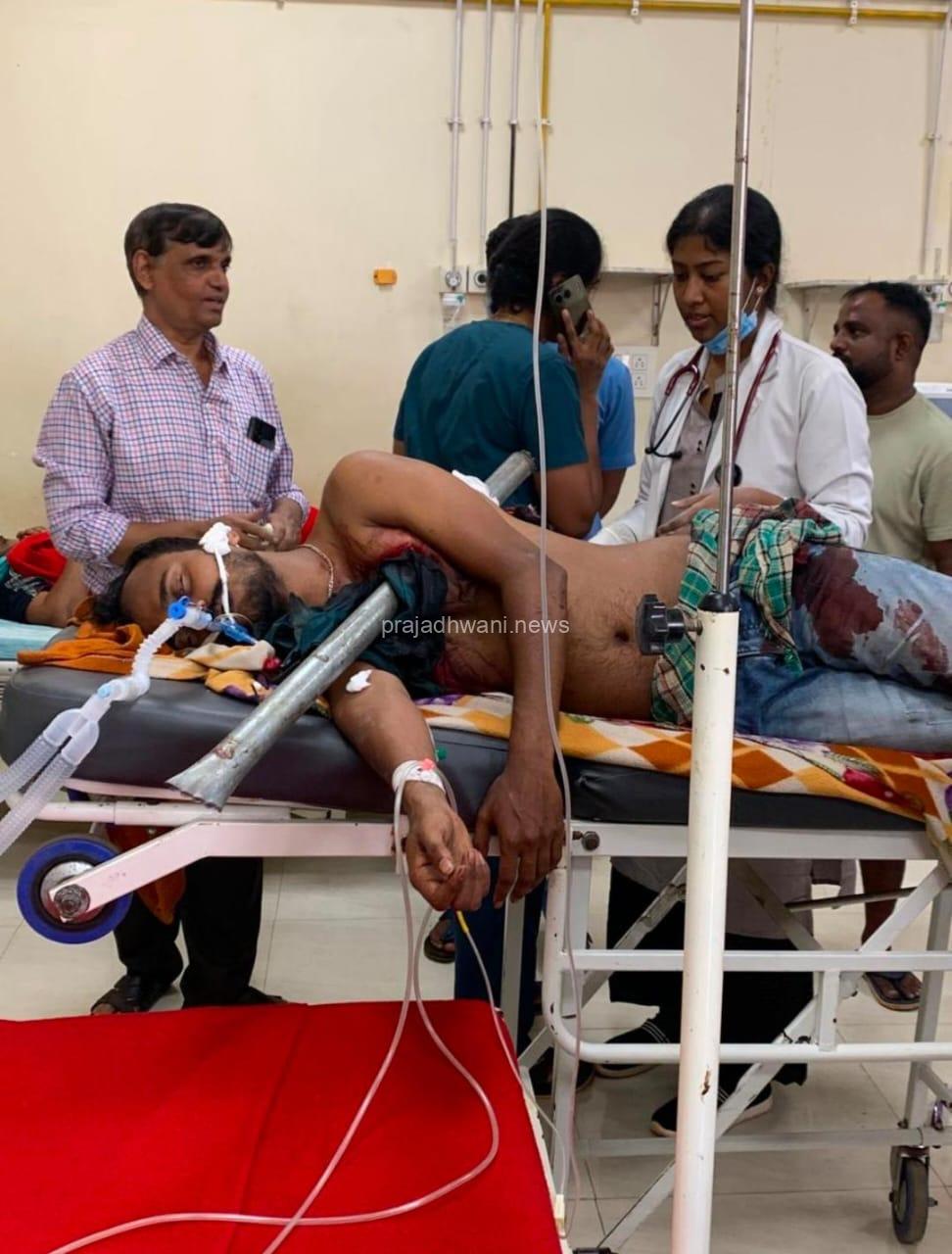 ಭೀಕರ ಅಪಘಾತದಲ್ಲಿ ಲಾರಿ ಕ್ಲೀನರ್ ಎದೆಯೊಳಗೆ ಹೊಕ್ಕಿದ ಕಬ್ಬಿಣದ ಪೈಪ್ ಹೊರ ತೆಗೆದ KMCRI ವೈದ್ಯರು : ವೈದ್ಯರ ಕೆಲಸಕ್ಕೆ ಭಾರಿ ಪ್ರಶಂಸೆ