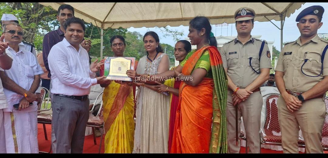 ಸುಳ್ಯ: ಅರಂತೋಡು ಗ್ರಾಮ ಪಂಚಾಯತ್ ಮೇಲ್ವಿಚಾರಕಿ ಸೌಮ್ಯಲತಾಗೆ ಜಿಲ್ಲಾ ಮಟ್ಟದ “ಸ್ವಚ್ಚತೆಯೇ ಸೇವೆ ಪುರಸ್ಕಾರ”