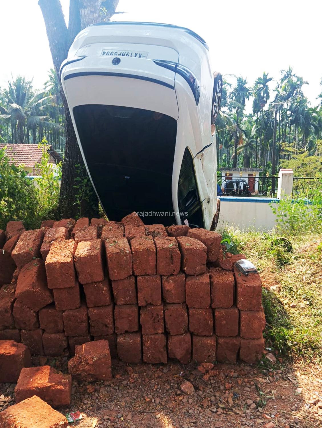 ವಿಟ್ಲ : ಕಾರು ನಿಯಂತ್ರಣ ತಪ್ಪಿ ಬೈಕಿಗೆ ಡಿಕ್ಕಿಯಾಗಿ ಪಲ್ಟಿ.