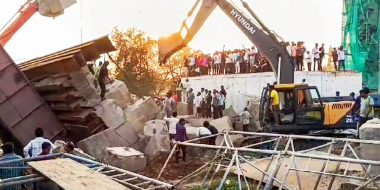 ಗುಜರಾತ್ :ಕಾಮಗಾರಿ ಹಂತದಲ್ಲಿ ದುರಂತ!  ಬುಲೆಟ್ ರೈಲು ಸೇತುವೆ ಕುಸಿದು 3 ಸಾವು.