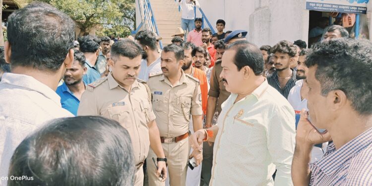 ಕೆಲಸ ಮಾಡುವ ವೇಳೆ ಮೃತಪಟ್ಟ ಕೆರೆಮೂಲೆ ಶಿವಪ್ಪ ಮನೆಗೆ ಶಾಸಕರ ಭೇಟಿ