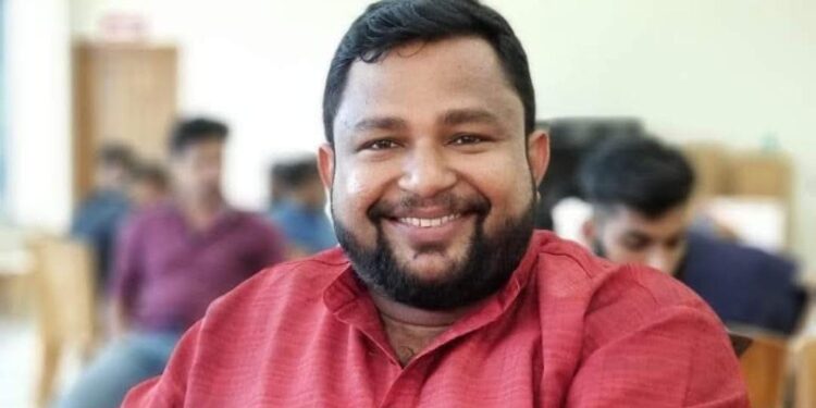 ಖ್ಯಾತ ಕೊಳಲುವಾದಕ ದಿ. ಮಾದವ ದೇವಾಡಿಗ ಅವರ ಪುತ್ರ ಎಪಿಎಂಸಿ ರಸ್ತೆ ಬಳಿ ನಿವಾಸಿ ಗುರುಪ್ರಕಾಶ್ ದೇವಾಡಿಗ ನಿಧನ