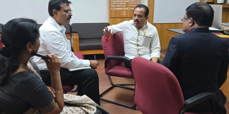 ಪುತ್ತೂರು ನಗರ: ಒಳಚರಂಡಿ ಕಾಮಗಾರಿ  ನಗರಾಭಿವೃದ್ದಿ ಇಲಾಖೆ ಅಧಿಕಾರಿಗಳ‌ಜೊತೆ ಶಾಸಕ ಅಶೋಕ್ ರೈ ಚರ್ಚೆ