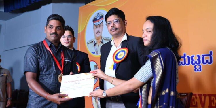 ಪುತ್ತೂರು: ಪೋಲಿಸ್ ಕ್ರೀಡಾ ಕೂಟದಲ್ಲಿ ಪ್ರಥಮ ಸ್ಥಾನಿಯಾಗಿ ರಾಷ್ಟ್ರೀಯ ಮಟ್ಟಕ್ಕೆ ಆಯ್ಕೆಯಾದ ಪುತ್ತೂರಿನ ಜಯಂತ್ ಬಿ