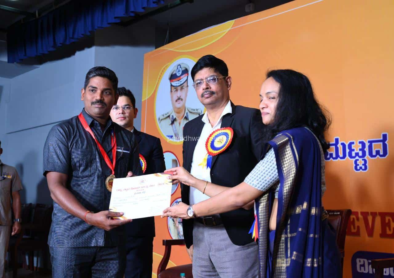 ಪುತ್ತೂರು: ಪೋಲಿಸ್ ಕ್ರೀಡಾ ಕೂಟದಲ್ಲಿ ಪ್ರಥಮ ಸ್ಥಾನಿಯಾಗಿ ರಾಷ್ಟ್ರೀಯ ಮಟ್ಟಕ್ಕೆ ಆಯ್ಕೆಯಾದ ಪುತ್ತೂರಿನ ಜಯಂತ್ ಬಿ