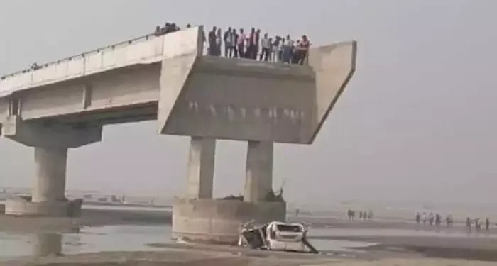 ಗೂಗಲ್ ಮ್ಯಾಪ್ ನೋಡಿಕೊಂಡು ಪ್ರಯಾಣಿಸುವಾಗ ತಂದ ಆಪತ್ತು : ನಿರ್ಮಾಣ ಹಂತದ ಸೇತುವೆಯಿಂದ ನದಿಗೆ ಬಿದ್ದ ಕಾರು ಮೂವರು ಮೃತ್ಯು