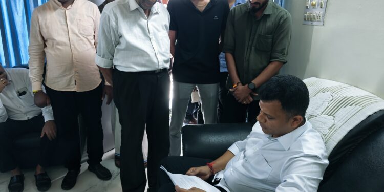 ಪುತ್ತೂರಿನಲ್ಲಿ ಸಾರ್ವಜನಿಕರನ್ನು ಭೇಟಿಯಾದ ಸಂಸದ ಕ್ಯಾ. ಚೌಟ: ಅಹವಾಲು ಸ್ವೀಕಾರ