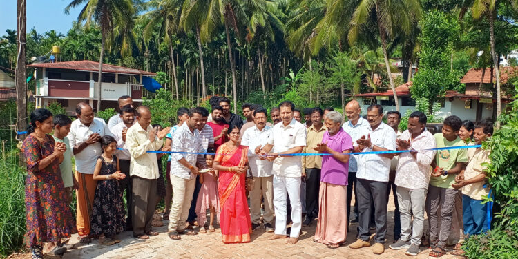 ಪುತ್ತೂರು: ಕೆಮ್ಮಾಯಿ, ಬಡಾವು ಇಂಟರ್ಲಾಕ್ ಮತ್ತು ಕಾಂಕ್ರೀಟ್ ರಸ್ತೆ ಉದ್ಘಾಟನೆ.