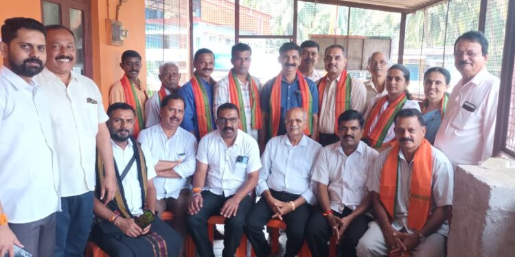 ವಿಟ್ಲ ಸಹಕಾರಿ ಬ್ಯಾಂಕಿನ ಅಧ್ಯಕ್ಷ ಹಾಗೂ ನಿರ್ದೇಶಕರಿಗೆ ವಿಟ್ಲ ಬಿಜೆಪಿಯಿಂದ ಸನ್ಮಾನ