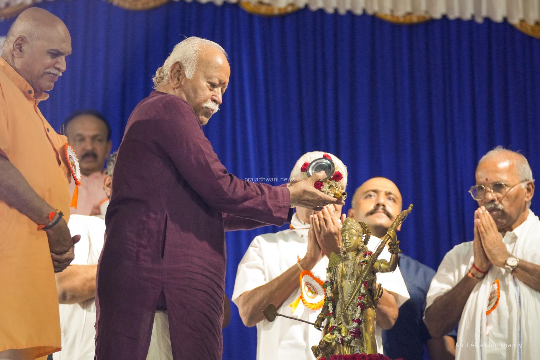 ಕಲ್ಲಡ್ಕ ಶ್ರೀ ರಾಮ ಶಾಲೆಯ ಕ್ರೀಡೋತ್ಸವದಲ್ಲಿ ಆರೆಸ್ಸೆಸ್ ಸರಸಂಘಚಾಲಕ ಡಾ. ಮೋಹನ್ ಜೀ ಭಾಗವತ್ ಬಾಗಿ.