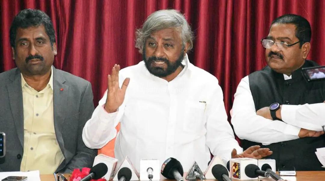 ಯತ್ನಾಳ ಒಬ್ಬ ಜೋಕರ್, ಮಾನಸಿಕ ರೋಗಿ: ಸಚಿವ ಖಂಡ್ರೆ ಕಿಡಿ