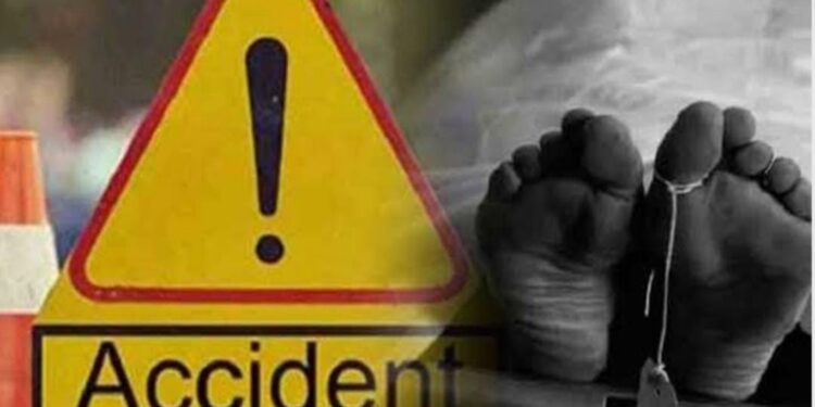  ರಿಟ್ಜ್ ಕಾರು ಹಾಗೂ ಆಪೆ ರಿಕ್ಷಾ ನಡುವೆ ಅಪಘಾತ   ಮಹಿಳೆ ಸಾವು  ಎಂಟು ಮಂದಿಗೆ ಗಾಯ