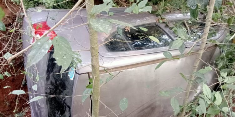 ಸೇಡಿಯಾಪು ಕಾಪು ಎಂಬಲ್ಲಿ ಕಾರೊಂದು ರಸ್ತೆ ಅಂಚಿನ ಕಂದಕಕ್ಕೆ ಉರುಳಿ ಸಂಪೂರ್ಣ ಜಖಂ: ಐವರು ಅಪಾಯದಿಂದ ಪಾರು!