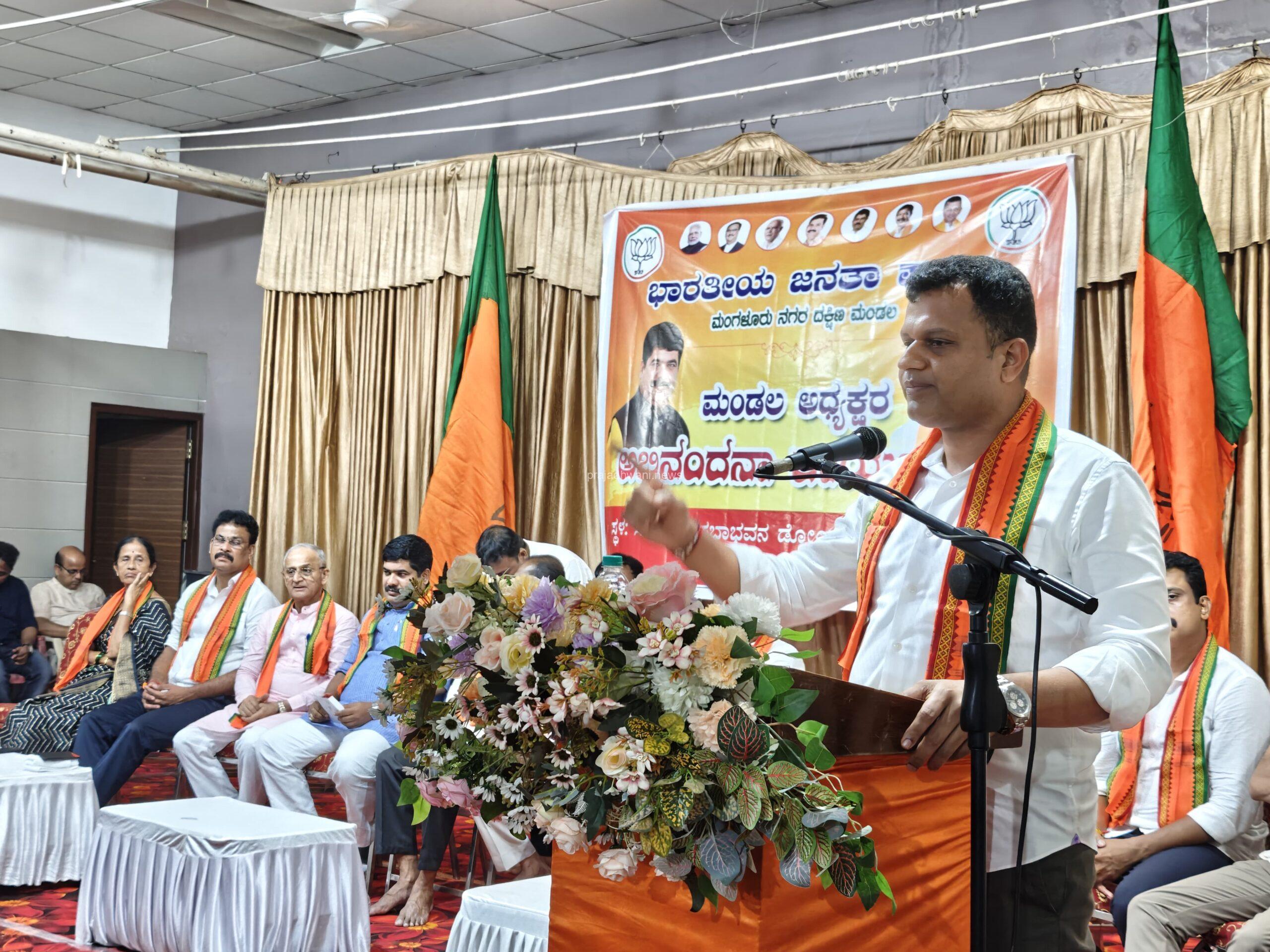 ಜಿಹಾದಿ ಮನಸ್ಥಿತಿಯನ್ನು ಪೋಷಿಸಿ ಬೆಳೆಸುತ್ತಿರುವ ಸಿಎಂ ಸಿದ್ದರಾಮಯ್ಯ ಸರ್ಕಾರ: ಸಂಸದ ಕ್ಯಾ. ಚೌಟ   ಹಸುವಿನ ಕೆಚ್ಚಲು ಕೊಯ್ದ ಪ್ರಕರಣದಲ್ಲಿ ನಿಷ್ಪಕ್ಷಪಾತ ತನಿಖೆ ನಡೆಸಿ ತಪ್ಪಿತಸ್ಥರಿಗೆ ಕಠಿಣ ಶಿಕ್ಷೆಗೆ ಒತ್ತಾಯ