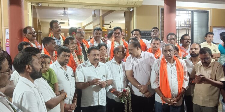 ಕುಂಬ್ರ ಪ್ರಾಥಮಿಕ ಕೃಷಿ ಪತ್ತಿನ ಸಹಕಾರಿ ಸಂಘದ ಚುನಾವಣೆ ಬಿಜೆಪಿ ಬೆಂಬಲಿತ ಸಹಕಾರ ಭಾರತಿ ಅಭ್ಯರ್ಥಿಗಳಿಗೆ ಗೆಲವು