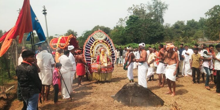 ವೀರಕಂಭ  ಶ್ರೀ ಗಿಲ್ಕಿಂಜತಾಯಿ ದೈವದ ದೊಂಪದ ಬಲಿ ನೇಮೋತ್ಸವ