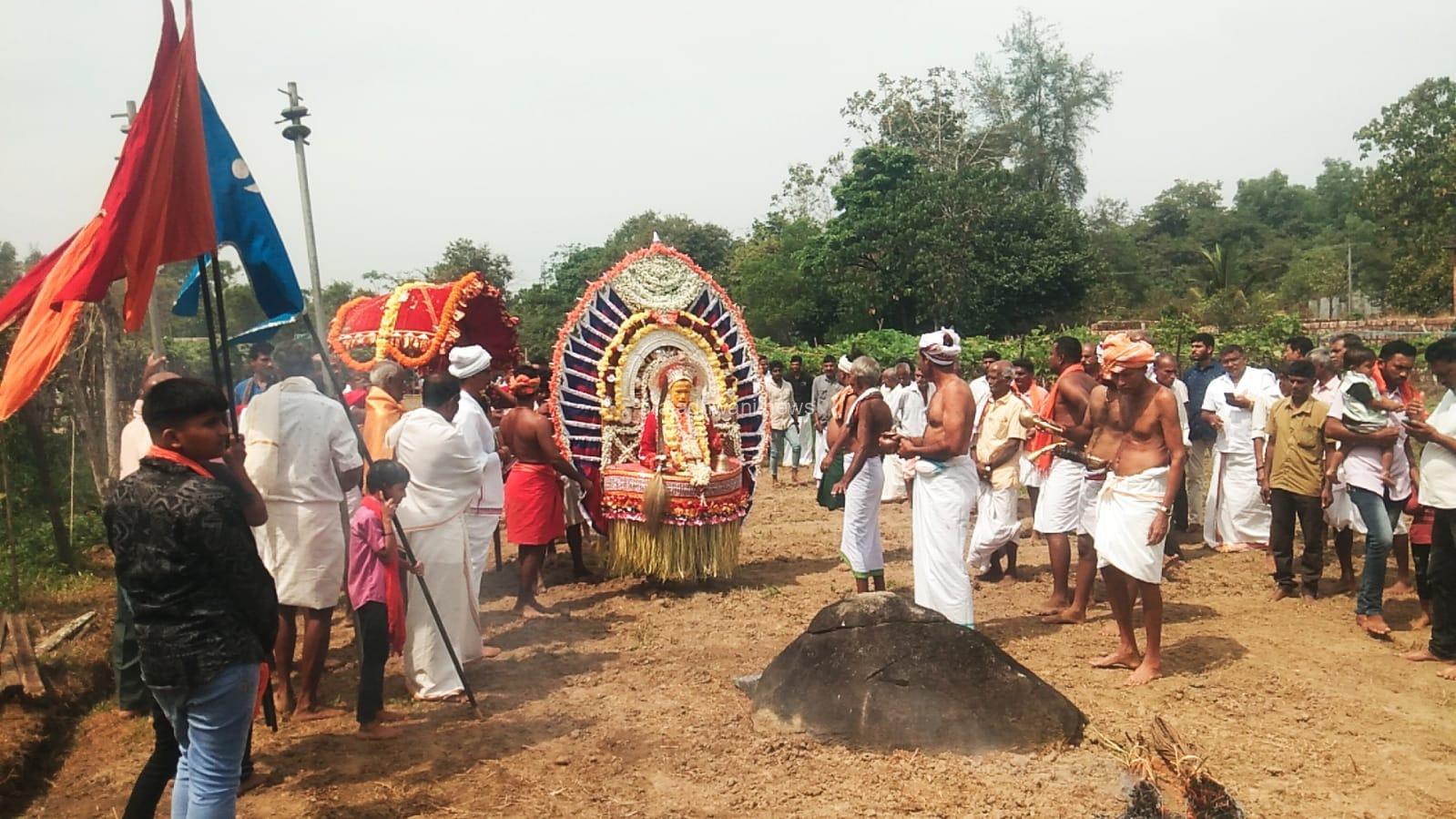 ವೀರಕಂಭ  ಶ್ರೀ ಗಿಲ್ಕಿಂಜತಾಯಿ ದೈವದ ದೊಂಪದ ಬಲಿ ನೇಮೋತ್ಸವ