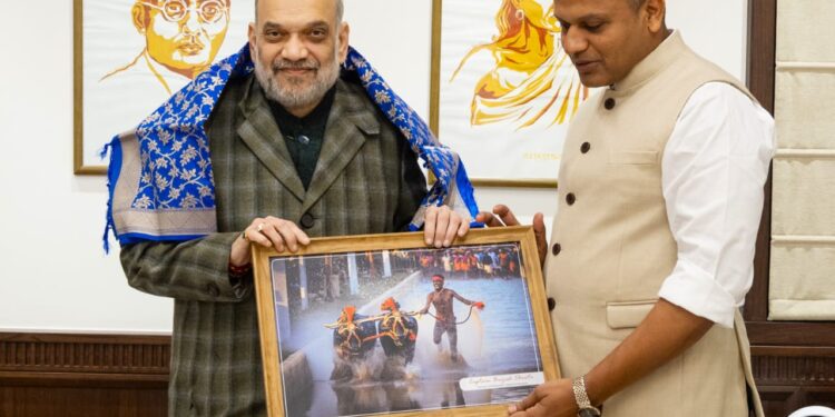 ಮಂಗಳೂರು :ಅಮಿತ್ ಶಾರನ್ನು ರಾಜ್ಯಾಧ್ಯಕ್ಷರಾದ ವಿಜಯೇಂದ್ರ ಯಡಿಯೂರಪ್ಪ ಭೇಟಿಯಾದ ಬೆನ್ನಲ್ಲೇ, ಶಾ ಭೇಟಿಯಾದ ಕ್ಯಾಪ್ಟನ್ ಬ್ರಿಜೇಶ್ ಚೌಟ ಭೇಟಿ.