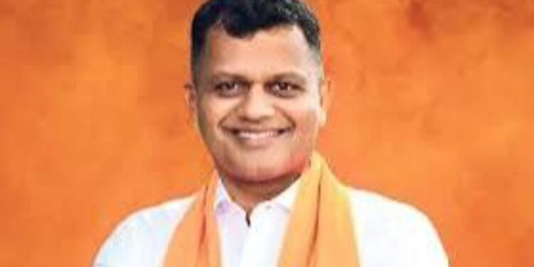 ಪಿಎಂ ಆಯುಷ್ಮಾನ್ ಭಾರತ್ ಯೋಜನೆ ಜಾರಿಗೆ ಸಿದ್ದರಾಮಯ್ಯ ಸರ್ಕಾರ ಅಡ್ಡಗಾಲು : ರಾಜ್ಯ ಸರ್ಕಾರ ಹಿರಿಯ ನಾಗರಿಕರ ಜೀವದ ಜತೆ ಚೆಲ್ಲಾಟವಾಡುತ್ತಿದೆ – ಸಂಸದ ಕ್ಯಾ. ಚೌಟ ಆಕ್ರೋಶ.