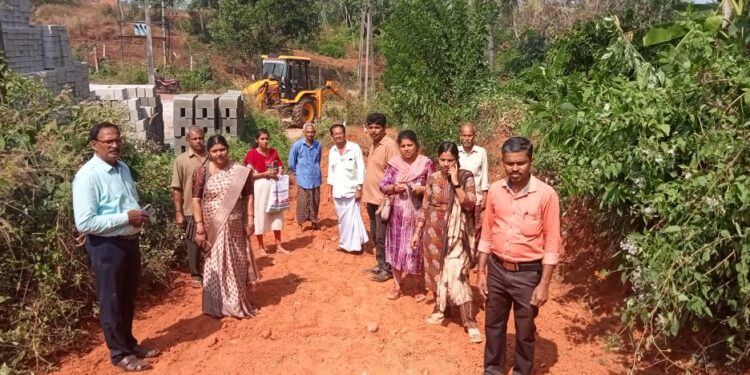 ಚಿಕ್ಕಮುಡ್ನೂರು ಎಣಿಮುಗೇರ್ ಎಂಬಲ್ಲಿ ದಶಕಗಳ ದಾರಿ ವಿವಾದ ಪಕ್ಷತೀತವಾಗಿ ಮಾತುಕತೆಯ ಮೂಲಕ ಇತ್ಯರ್ಥ