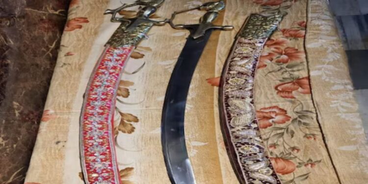 ತಲ್ವಾರ್ ಫೋಟೋ ಅಪ್ಲೋಡ್ ಮಾಡಿ ಪೊಲೀಸರಿಗೆ ಎಚ್ಚರಿಕೆ!