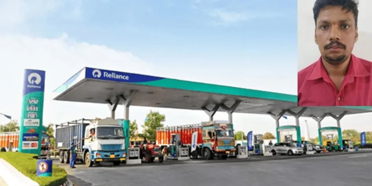 ಪೆಟ್ರೋಲ್​ ಬಂಕ್​ನಲ್ಲಿ ತನ್ನದೇ ಕ್ಯುಆರ್ ಕೋಡ್ ಇಟ್ಟ ಸಿಬ್ಬಂದಿ ಅರೆಸ್ಟ್​ !