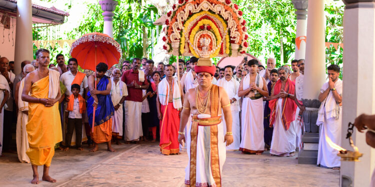 ಕೆಮ್ಮಾಯಿ ಶ್ರೀ ವಿಷ್ಣುಮೂರ್ತಿ ದೇವಸ್ಥಾನದ ವಾರ್ಷಿಕ ಜಾತ್ರೆ ಮತ್ತು ದರ್ಶನ್ ಬಲಿ, ಬಟ್ಟಲು ಕಾಣಿಕೆ.  ಸ್ವಾಗತ ಗೋಪುರ ಉದ್ಘಾಟನೆ