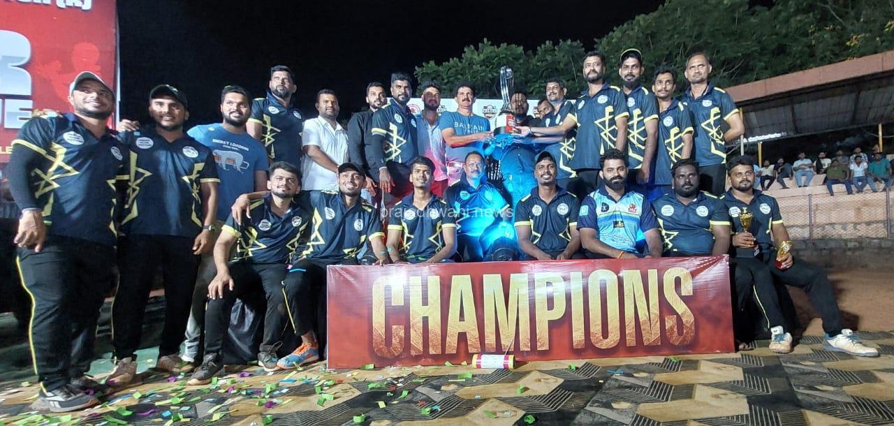 ಪುತ್ತೂರು :ಅಭಿರಾಮ್ ಫ್ರೆಂಡ್ಸ್ ಕ್ಲಬ್ ಆಫಿಸರ್ಸ್ ಚಾಂಪಿಯನ್ ಟ್ರೋಫಿ ಕ್ರಿಕೆಟ್ ಪಂದ್ಯಾಟ- ಚಾಂಪಿಯನ್ ಆಗಿ ಹೊರಹೊಮ್ಮಿದ ಪುತ್ತೂರು ಪ್ರೆಸ್ ಕ್ಲಬ್ ತಂಡ