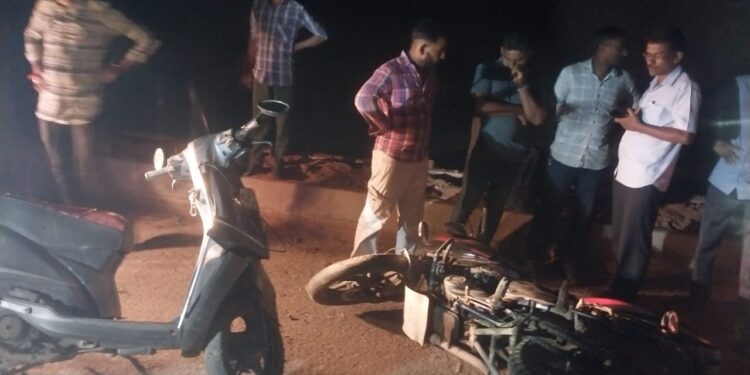 34ನೇ ನೆಕ್ಕಿಲಾಡಿ ಬಳಿ ಆಕ್ಟಿವಾ ಮತ್ತು ಬೈಕ್ ಡಿಕ್ಕಿ, ಆಕ್ಟಿವಾ ಸವಾರ ಗಂಭೀರ ಗಾಯ