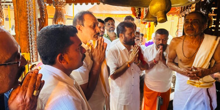 ಪುತ್ತಿಲ ಪರಿವಾರ ಸೇವಾ ಟ್ರಸ್ಟ್ ನೇತೃತ್ವದಲ್ಲಿ ಡಿ.27,28 ಶ್ರೀನಿವಾಸ ಕಲ್ಯಾಣೋತ್ಸವ – ಡಿ.29ಕ್ಕೆ ಉಚಿತ ಸಾಮೂಹಿಕ ವಿವಾಹ : ಪೂರ್ವತಯಾರಿಗೆ ಮೊದಲು ಮಹಾಲಿಂಗೇಶ್ವರ ದೇವಾಲಯದಲ್ಲಿ ವಿಶೇಷ ಪ್ರಾರ್ಥನೆ