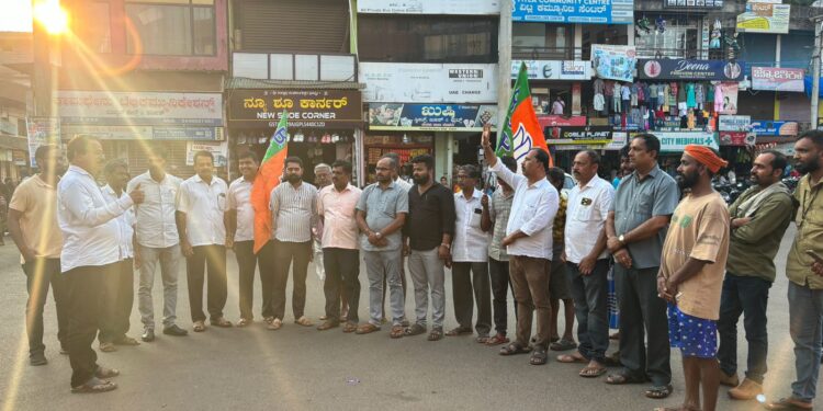 ವಿಟ್ಲ: ದೆಹಲಿ ವಿಧಾನಸಭೆ ಚುನಾವಣೆಯಲ್ಲಿ ಬಿಜೆಪಿ ಅಭೂತಪೂರ್ವ ಜಯ-ವಿಟ್ಲ ನಗರ ಮಹಾಶಕ್ತಿ ಕೇಂದ್ರದ ವತಿಯಿಂದ ವಿಜಯೋತ್ಸವ.