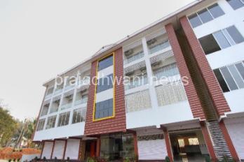 ಬ್ಯಾಂಕ್ ಸಾಲ ಮರುಪಾವತಿಯಾಗದ ಹಿನ್ನೆಲೆ ಬೈಪಾಸ್ ರಸ್ತೆಯ ಅಶ್ಮಿ ಕಂಫರ್ಟ್ಗೆ ಬೀಗ ಜಡಿದು ಮುಟ್ಟುಗೋಲು