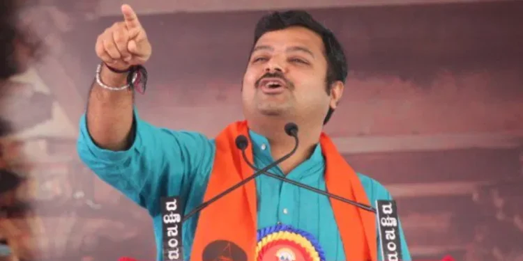 ಅನ್ಯ ಧರ್ಮದ ಯುವತಿಯರನ್ನು ಪ್ರೀತಿಸಿ ಮದುವೆಯಾಗುವಂತೆ ಹಿಂದೂ ಯುವಕರಿಗೆ ಚಕ್ರವರ್ತಿ ಸೂಲಿಬೆಲೆ ಕರೆ : ಡಿವೈಎಫ್ಐ ಮುಖಂಡ ಮುನೀರ್ ಕಾಟಿಪಳ್ಳ ತೀವ್ರ ವಿರೋಧ