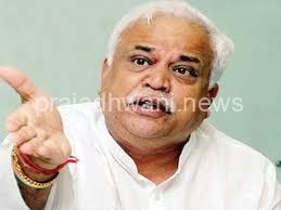 ಸರ್ಕಾರದ ಉಚಿತ ಗ್ಯಾರಂಟಿ ಅಪಾಯಕಾರಿ, ಯಾವುದನ್ನೂ ಫ್ರೀ ಕೊಡಬಾರದು: ಆರ್ವಿ ದೇಶಪಾಂಡೆ