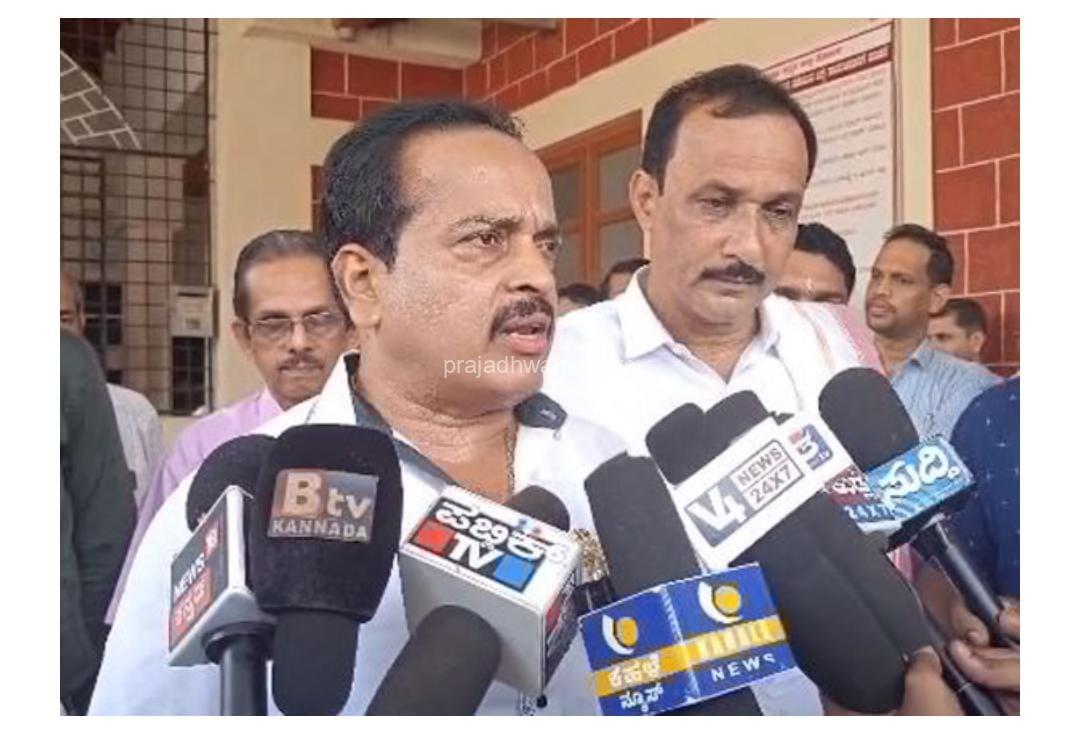 ಸರ್ಕಾರಿ ಆಸ್ಪತ್ರೆ ವಿಚಾರದಲ್ಲಿ ರಾಜಕೀಯ ಮಾಡಬೇಡಿ ಕಾನೂನಿನ ಪ್ರಕ್ರಿಯೆ ನಡೆಸಲು ಸೂಚಿಸಿದ್ದೇನೆ.  ಶಾಸಕ ಅಶೋಕ್ ರೈ