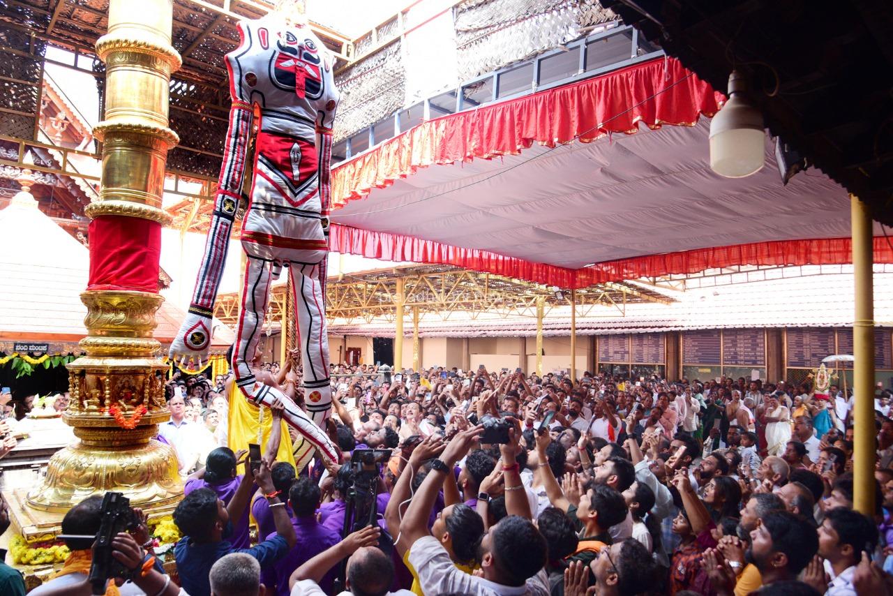 ಕರಾವಳಿ ಪ್ರಸಿದ್ಧ ಪುತ್ತೂರು ಮಹತೋಭಾರ ಶ್ರೀ ಮಹಾಲಿಂಗೇಶ್ವರ ದೇವರ ಅತೀ ದೊಡ್ಡ ಜಾತ್ರೋತ್ಸವಕ್ಕೆ ಧ್ವಜಾರೋಹಣ ಮೂಲಕ ಚಾಲನೆ