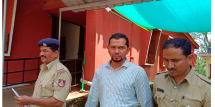 ಪೊಲೀಸ್ ಭದ್ರತೆ ಮಧ್ಯೆ ಪ್ರವೀಣ್ ನೆಟ್ಟರು ಕೊಲೆ ಆರೋಪಿಗೆ ಮುತ್ತಿಕ್ಕಿದ ಯುವಕ